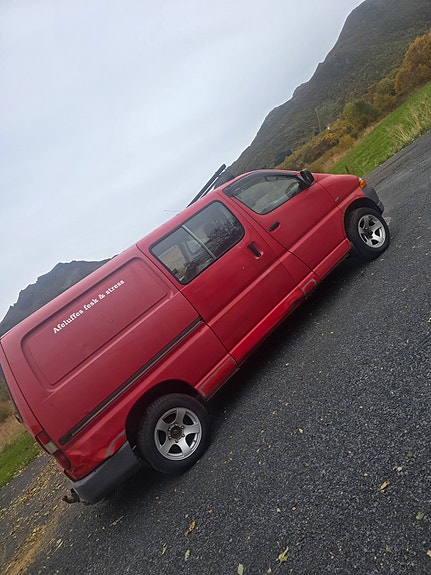Toyota HiAce 9 of 16