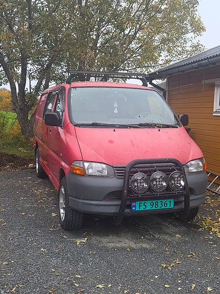 Toyota HiAce 2 of 16