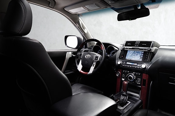 Toyota Land Cruiser 27 of 30
