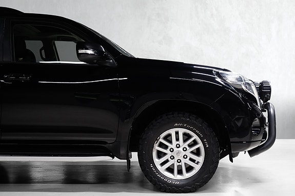 Toyota Land Cruiser 4 of 30