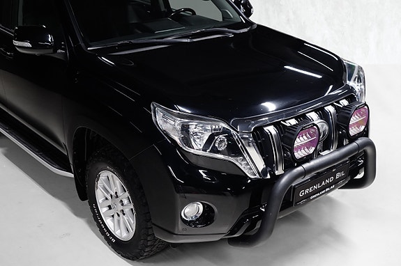Toyota Land Cruiser 3 of 30