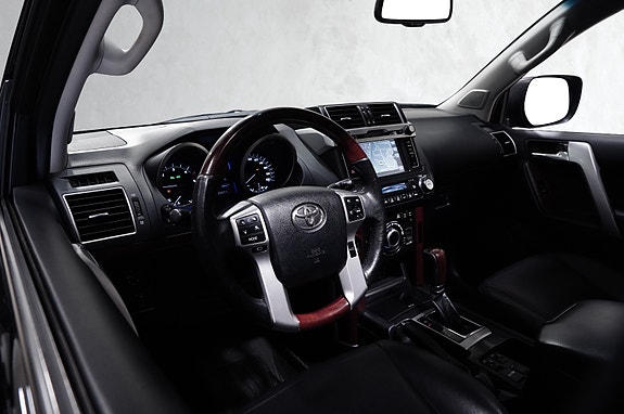Toyota Land Cruiser 26 of 30