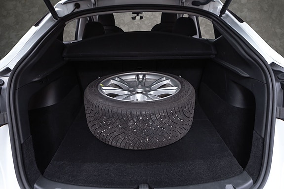 Tesla Model Y 27 of 28