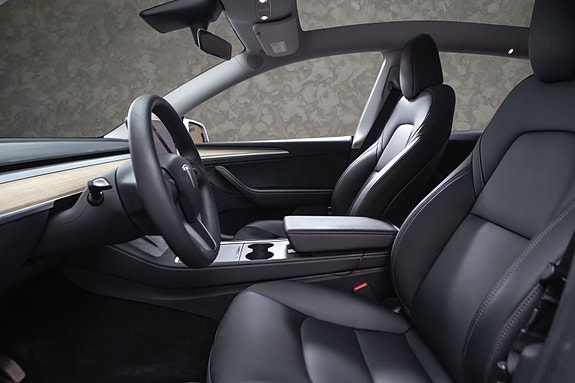 Tesla Model Y 19 of 28