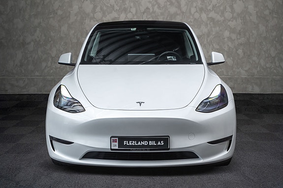 Tesla Model Y 6 of 28