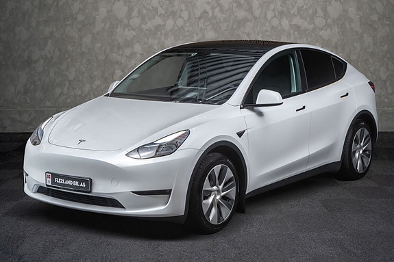 Tesla Model Y 2 of 28