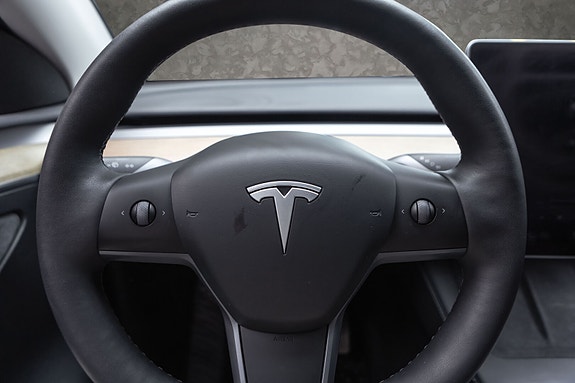 Tesla Model Y 11 of 28