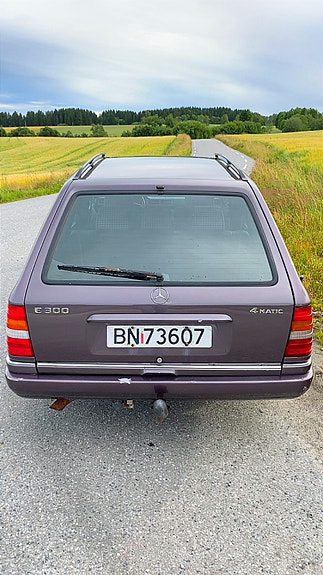 Mercedes-Benz E300 3 of 18