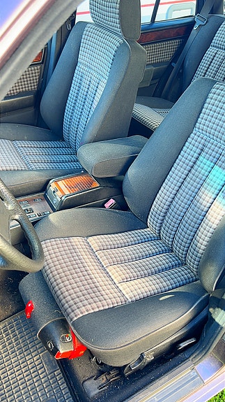 Mercedes-Benz E300 11 of 18