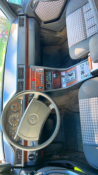 Mercedes-Benz E300 14 of 18