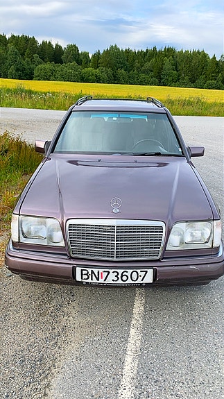 Mercedes-Benz E300 2 of 18