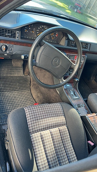 Mercedes-Benz E300 10 of 18