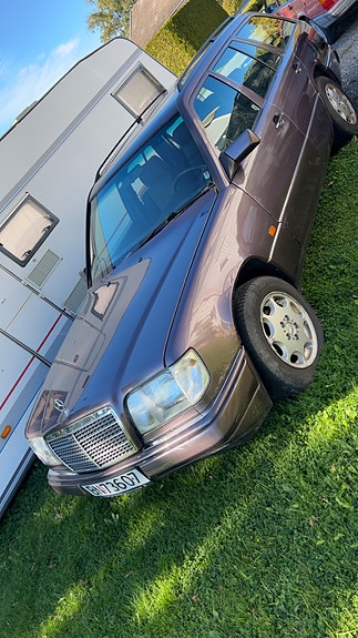 Mercedes-Benz E300 5 of 18