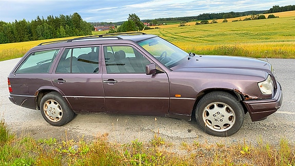 Mercedes-Benz E300 4 of 18