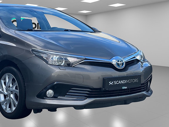 Toyota Auris 7 of 30