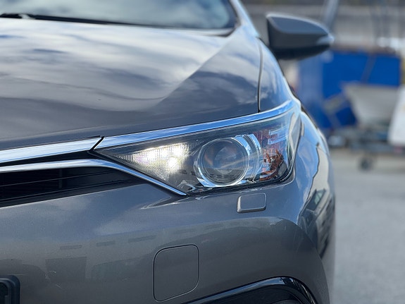 Toyota Auris 4 of 30