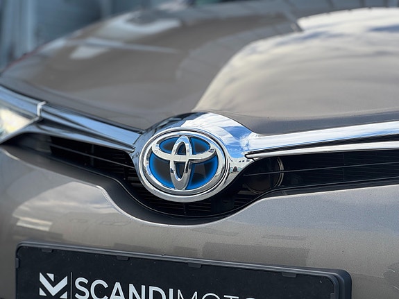 Toyota Auris 2 of 30