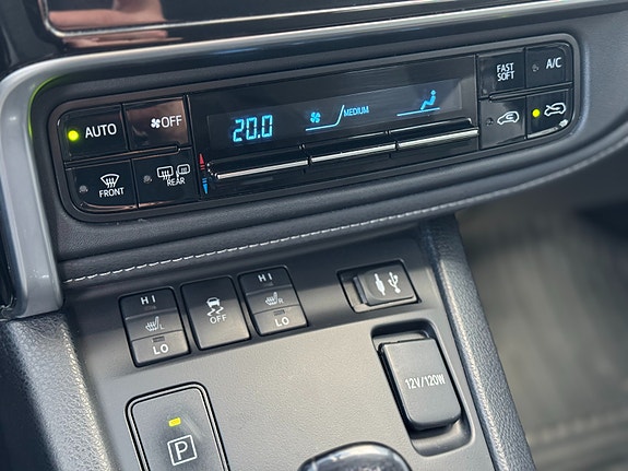 Toyota Auris 22 of 30