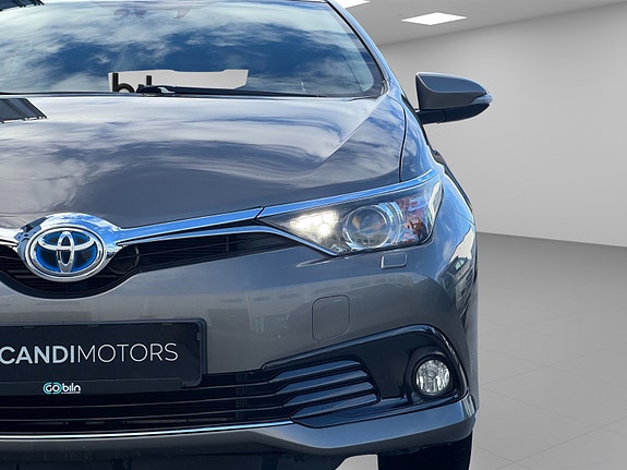 Toyota Auris 5 of 30