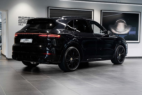 Porsche Cayenne 12 of 30