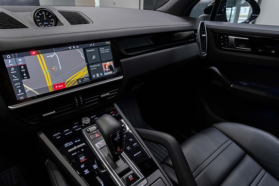 Porsche Cayenne 23 of 30