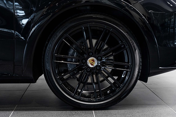 Porsche Cayenne 16 of 30