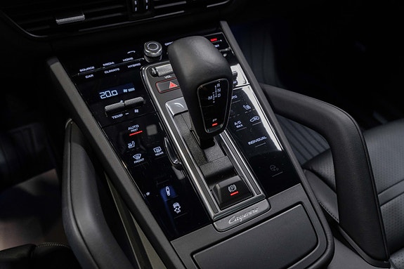 Porsche Cayenne 24 of 30