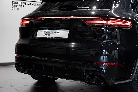 Porsche Cayenne 13 of 30