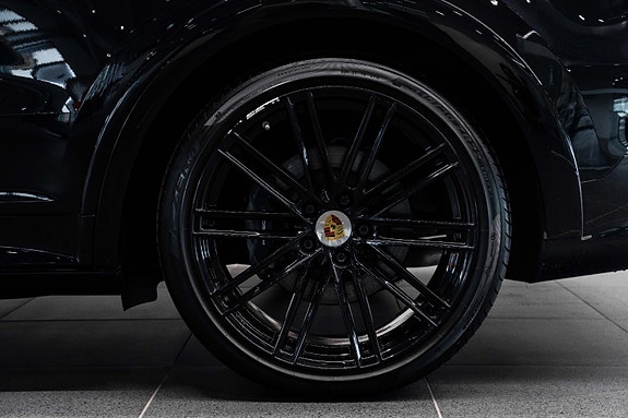 Porsche Cayenne 7 of 30