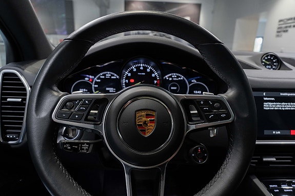 Porsche Cayenne 22 of 30