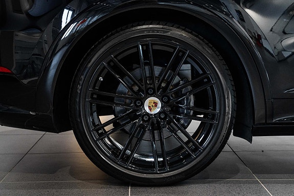 Porsche Cayenne 15 of 30
