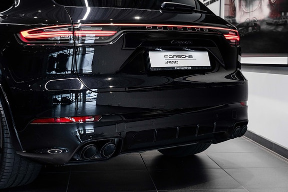 Porsche Cayenne 9 of 30