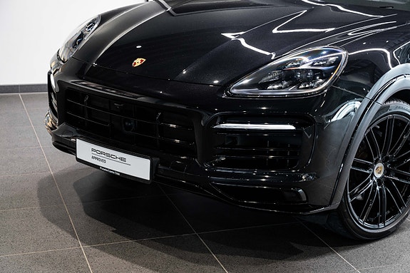 Porsche Cayenne 2 of 30