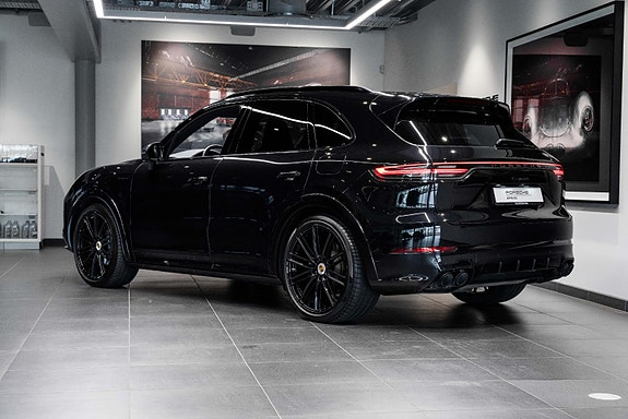 Porsche Cayenne 8 of 30
