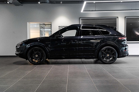 Porsche Cayenne 5 of 30
