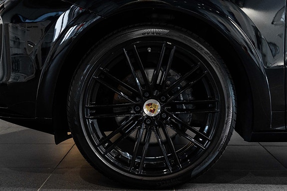 Porsche Cayenne 6 of 30