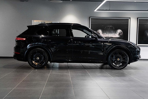 Porsche Cayenne 14 of 30