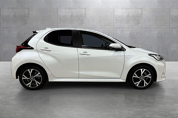 Toyota Yaris 6 of 27