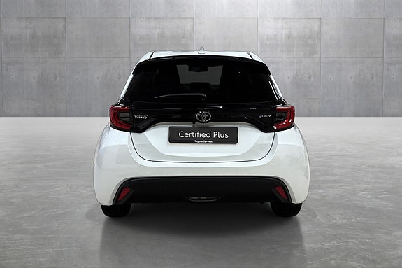 Toyota Yaris 4 of 27
