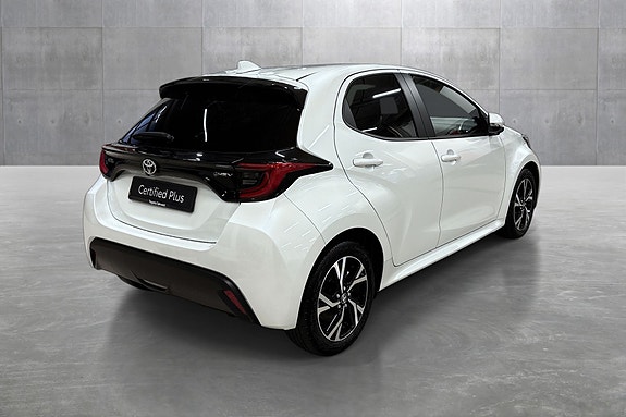 Toyota Yaris 5 of 27