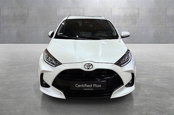 Toyota Yaris 8 of 27