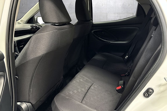 Toyota Yaris 15 of 27