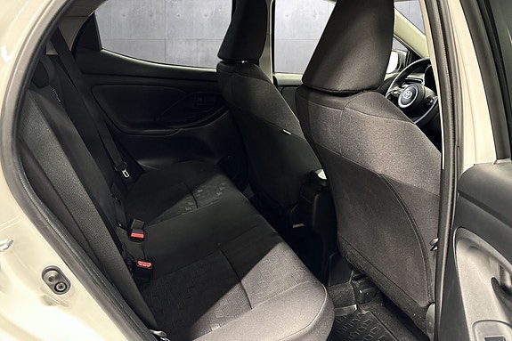 Toyota Yaris 16 of 27