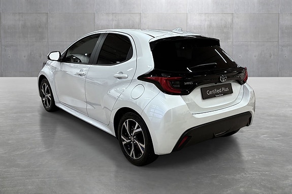 Toyota Yaris 3 of 27