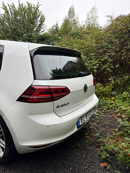 Volkswagen e-Golf VII 5 of 11