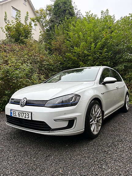 Volkswagen e-Golf VII 3 of 11