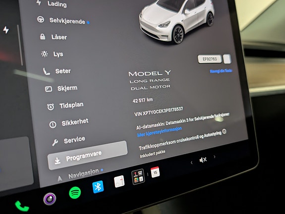 Tesla Model Y 15 of 28