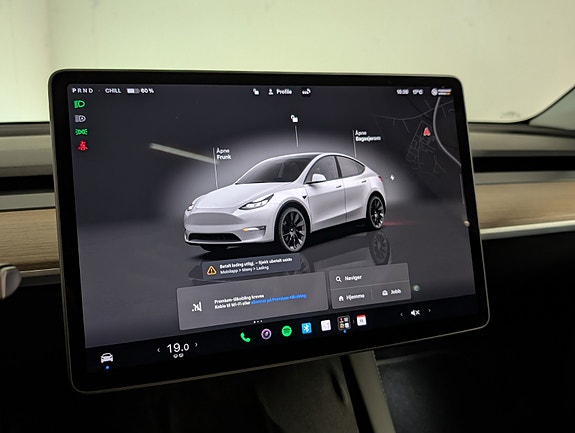 Tesla Model Y 14 of 28