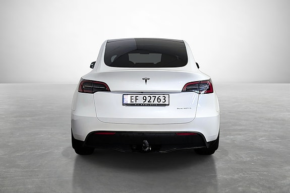 Tesla Model Y 8 of 28