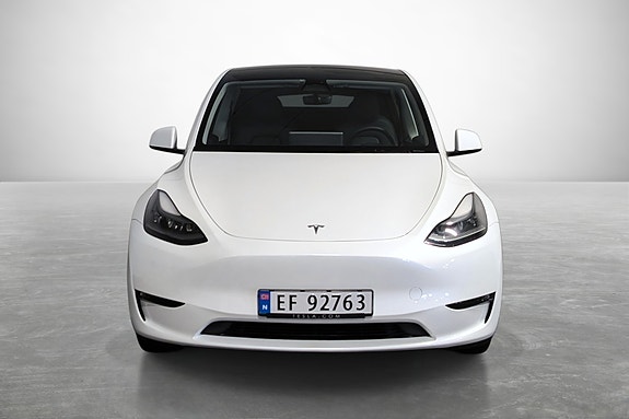 Tesla Model Y 3 of 28